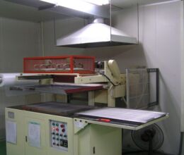 Semi-automatic vacuum packaging machine